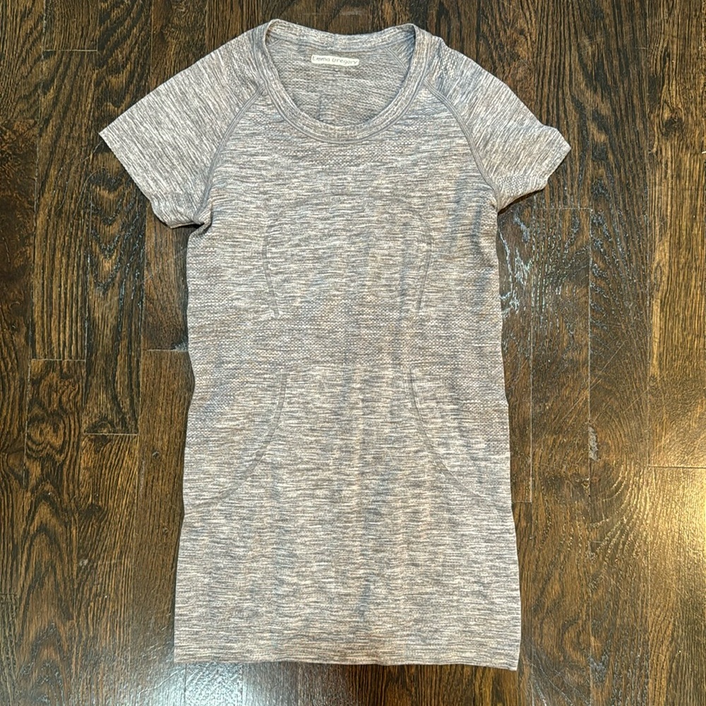 Gray lululemon shirt. Size 4. Great condition
